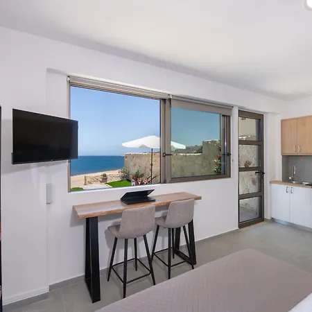 The Seaside Nest ハニア